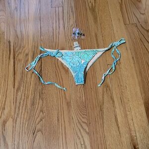 Kovey bikini bottom, high quality, rare piece, grab it and go to the beach 🌞🕶️